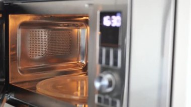 Evde elektrikli fırın aç,