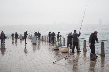 Oltalı balıkçı, Uskuder 'de dönen bobin. 