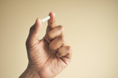 İnsan eli hapları fotokopi alanı ile yakın çekim .