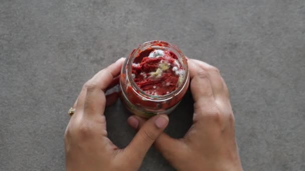 罐装食品中的霉菌 — 图库视频影像