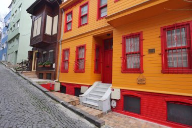 KUZGUNCUK 'deki tarihi renkli evler, Uskudar' daki komşular