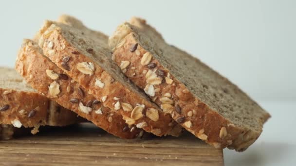 Крупним Планом Шматочок Цільного Зернового Хліба — стокове відео