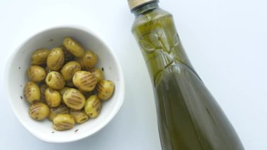 Kavanozda ızgara zeytin ,