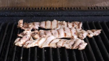 Izgarada alevli biftek.