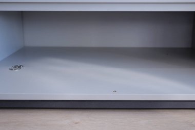 Açılmış boş bir çekmecenin üst görünümü .