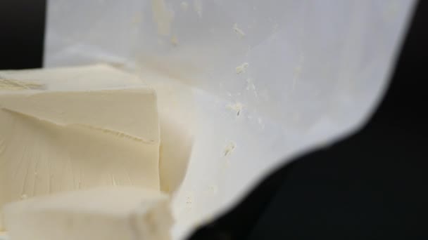 Plasterek Masła Papierze Stole — Wideo stockowe