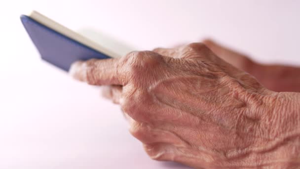 Close Hands Elderly Person — Stock Video