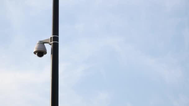 Cctv Security Camera Operating Outdoor — Vídeo de Stock
