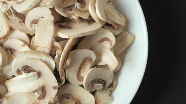 Fresh Champignons Mushroom White Bowl Table — Vídeo de Stock