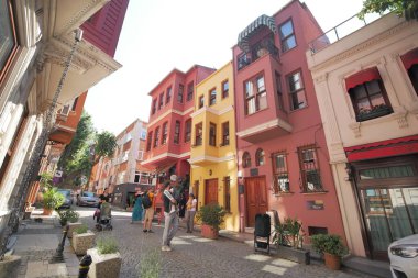 Türkiye istanbul 11 Mayıs 2023, KUZGUNCUK 'deki tarihi renkli evler