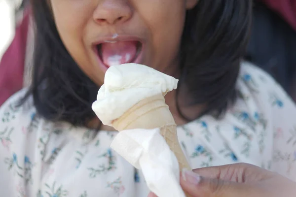 Child Hand Holding Vanilla Ice Cream Waffle Cone — Stock Photo, Image