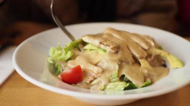 Sebze Izgara Tavuk salatası ,