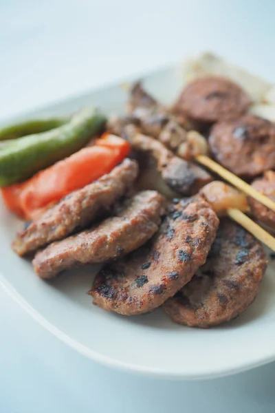 Kebab Tradiční Turecké Masové Jídlo Salátem Talíři — Stock fotografie