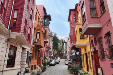 Türkiye istanbul 11 Mayıs 2023, KUZGUNCUK 'deki tarihi renkli evler