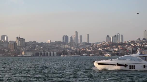 Γαλοπούλα Istanbul Μάιος 2023 Σκάφος Πλέει Στον Ποταμό Βόσπορο — Αρχείο Βίντεο