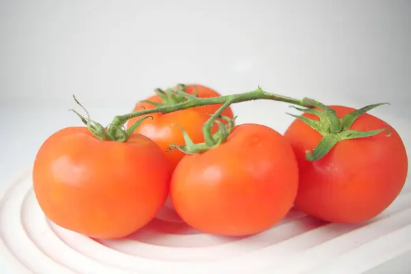 Grupo Tomates Vermelhos Maduros Mesa — Fotografia de Stock