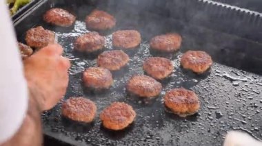 Izgarada alevli biftek.