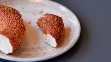 Türk Çöreği Simit masada ,