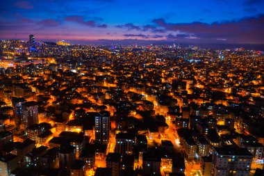 İstanbul 'da geceleyin manzaranın en üst görüntüsü .