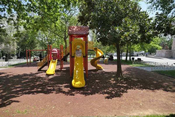 Vazio Parque Infantil Colorido Parque Local — Fotografia de Stock