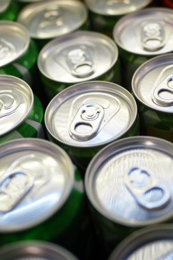 Bir kutu meşrubat dizildi. 