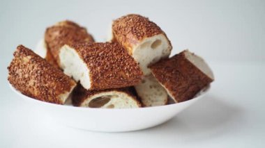 Türk Çöreği Simit masada ,