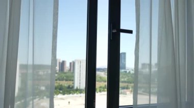 Temiz kumaş perdesini kapat.