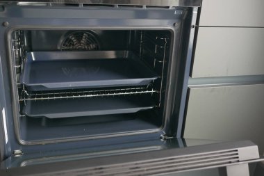 Evde elektrikli fırın aç,