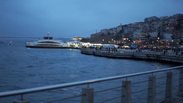 Uitzicht Vanaf Bosporus Van Istanbul Nachts — Stockvideo