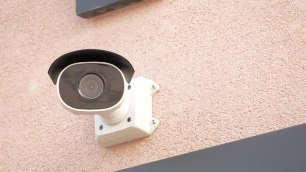 Cctv Security Camera Operating Outdoor — Videoclip de stoc
