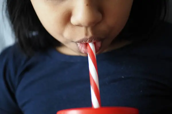 Little Girl Drinking Lemonade Plastic Straw — Stock Photo, Image
