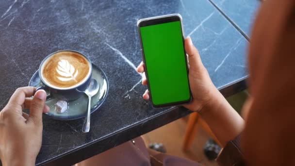 Holding Cpu Coffee Using Smart Phone Green Screen — Wideo stockowe
