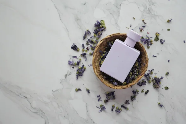 Een Studio Foto Van Lavendel Bloem Parfum Tafel — Stockfoto
