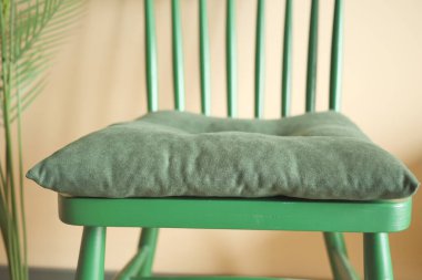  Kopya alanı için bir odada yeşil sandalye.,