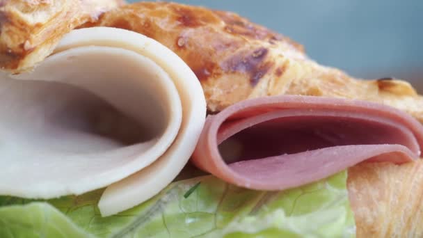 Kanapka Wędzonym Kurczakiem Salami — Wideo stockowe