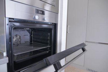 Evde elektrikli fırın aç,