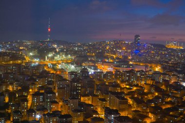 İstanbul 'da geceleyin manzaranın en üst görüntüsü .