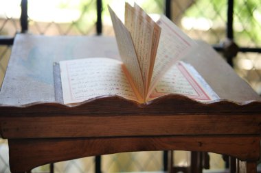  Camide Kur 'an-ı Mübarek .