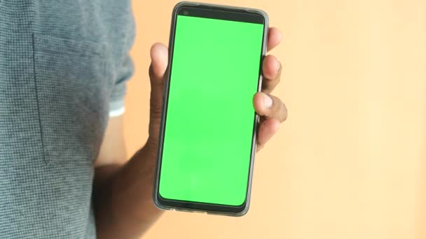 Närbild Ung Man Hand Med Hjälp Smarttelefon — Stockvideo