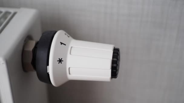 Radiador Blanco Sobre Pared Gris Blanca Instalación Calefacción Apartamentos — Vídeo de stock