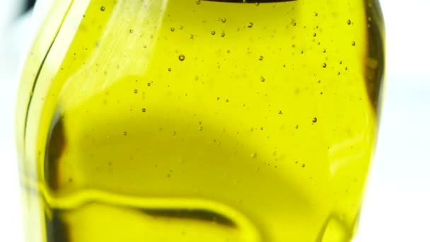Detailaufnahme Einer Gelben Sonnenblumenölflasche — Stockvideo