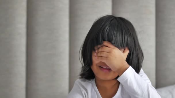 Upset Child Girl Cover Her Face Hand — Vídeos de Stock