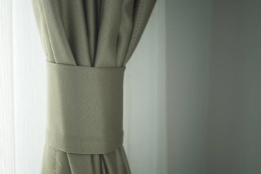 Temiz kumaş perdesini kapat.