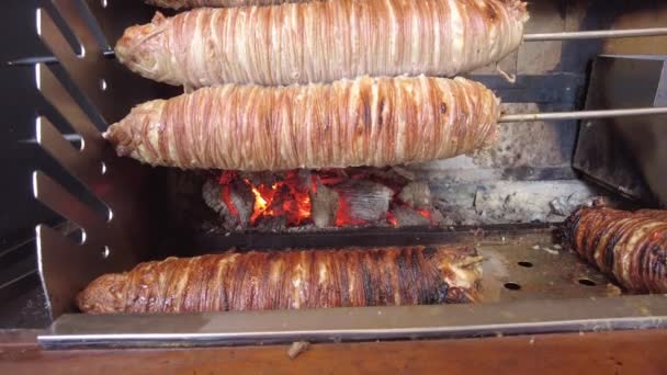 Τουρκική Οδός Τροφίμων Kokorec Γίνεται Έντερο Προβάτου Μαγειρεμένο Ξυλόφουρνο — Αρχείο Βίντεο