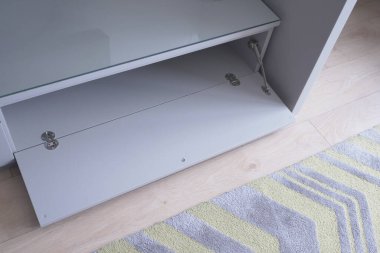 Açılmış boş bir çekmecenin üst görünümü .