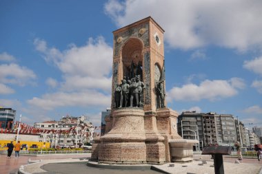 Türkiye İstanbul 12 Mayıs 2023. Taksim Meydanı ve Taksim Mousque arka planda.
