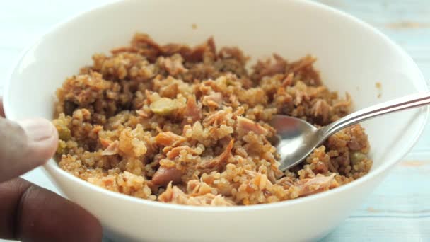 Sendok Memilih Nasi Bulgur Dalam Mangkuk — Stok Video