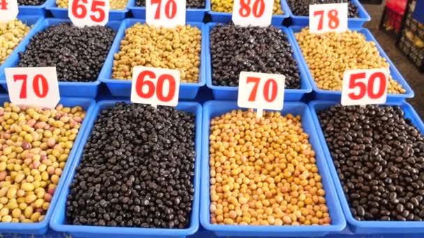 街头食品市场出售的橄榄篮 — 图库视频影像