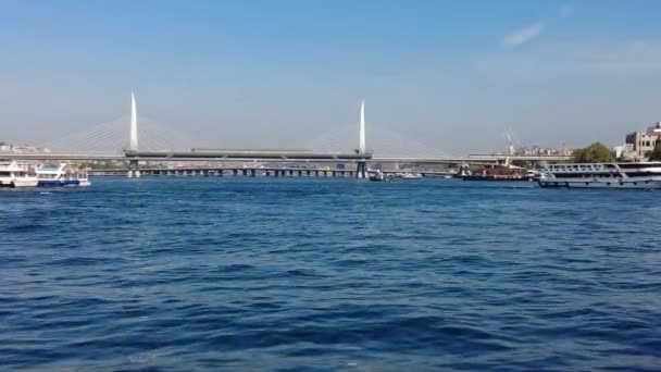 Barca Feribot Navighează Râul Bosfor Din Istanbul — Videoclip de stoc