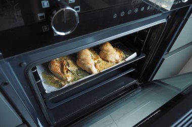 Evde elektrikli fırın aç,